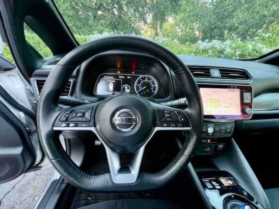 Nissan LEAF SV PLUS      2019