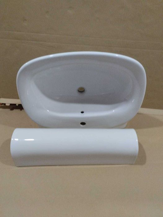 Lavatório em Porcelana com Pé ( Bellavista ). Dimensões nas fotos.