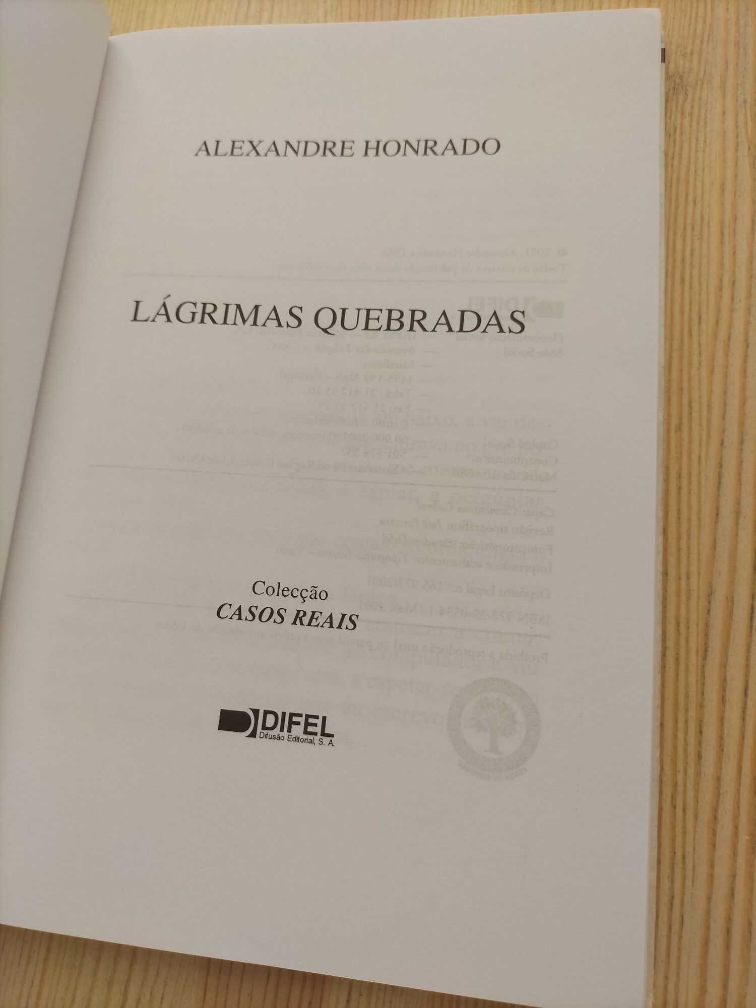 Livro "Lágrimas quebradas" de Alexandre Honrado