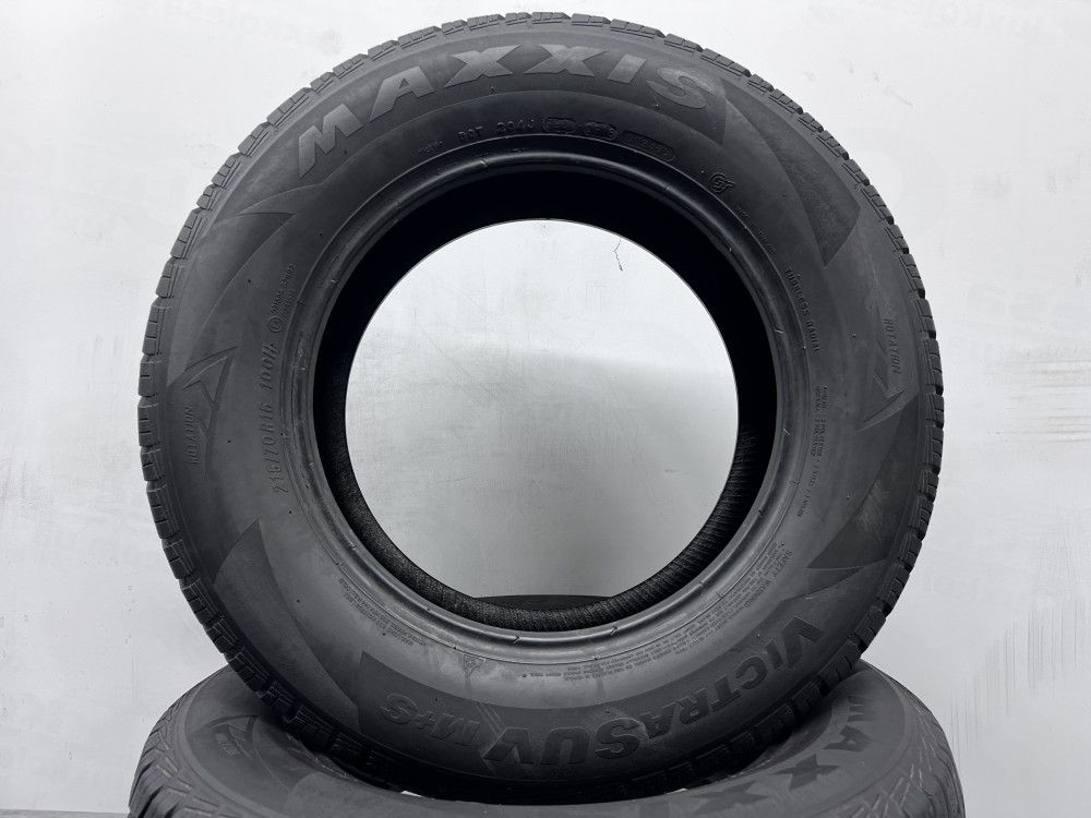 2шт всесезонні 215/70/R16 7,8мм Maxxis Victra Suv