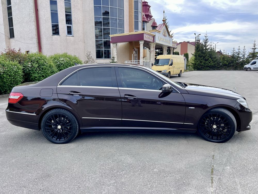 MERCEDES E200 2.2 Дизель Автомат