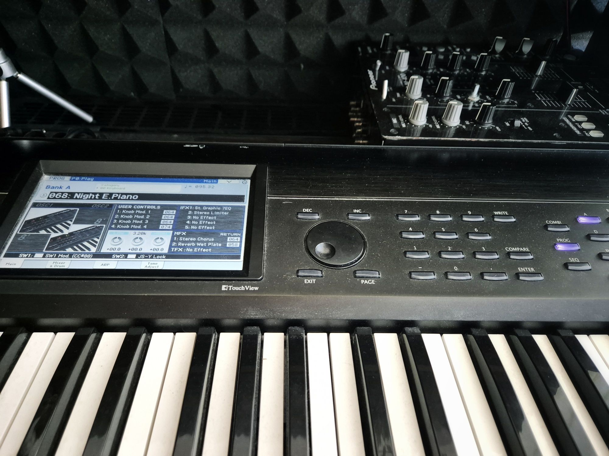 Korg krome 61 workstation