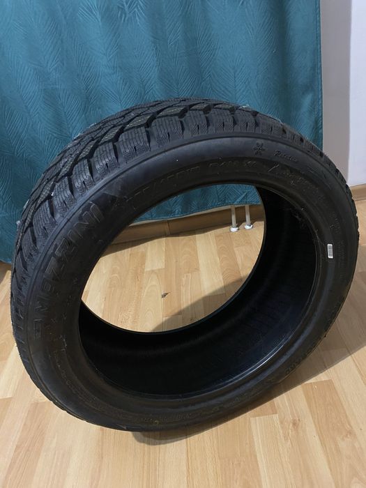 Opona zimowa 225/45 R17 (NOWA)