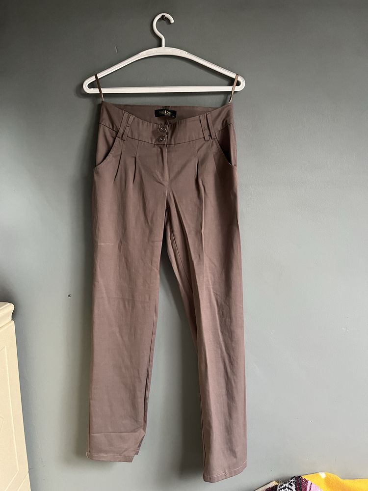 Komplet żakiet spodnie Noix Fashion
