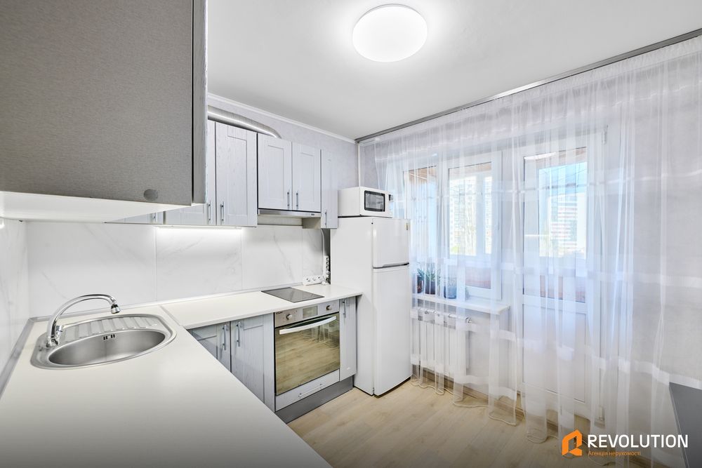 Без%, Липківського 24, 1-кім, 6 поверх, Вакзальна 17 хв.