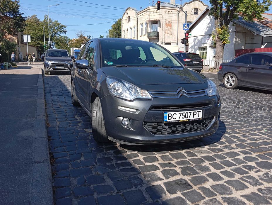 Легкові автомобілі бувші в використанні