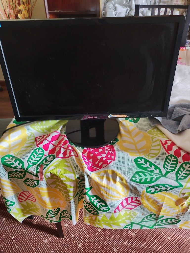 Vendo monitor marca Asus cor preto WS