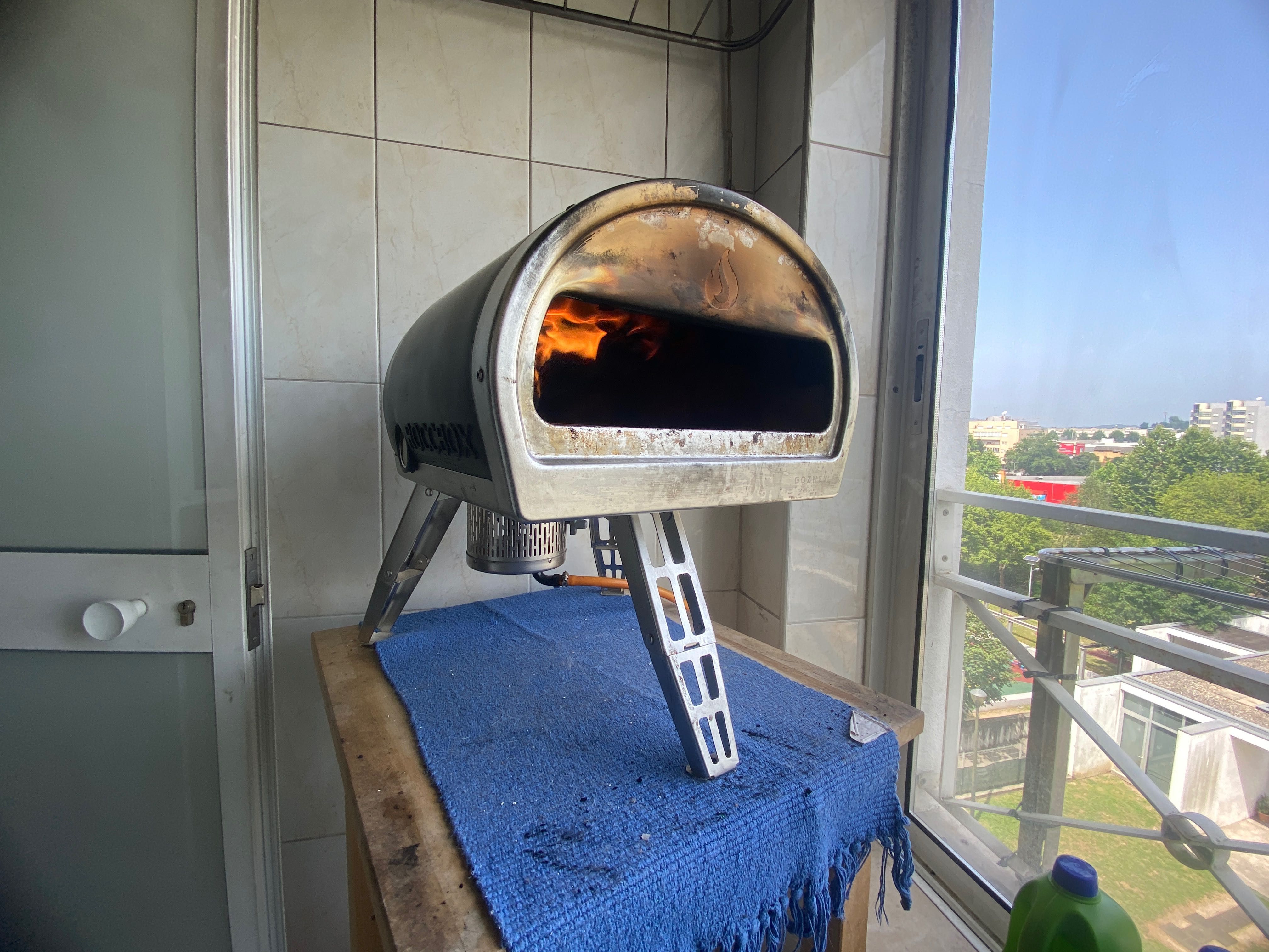 Forno de Pizza Gozney Roccbox + duas botijas de gás