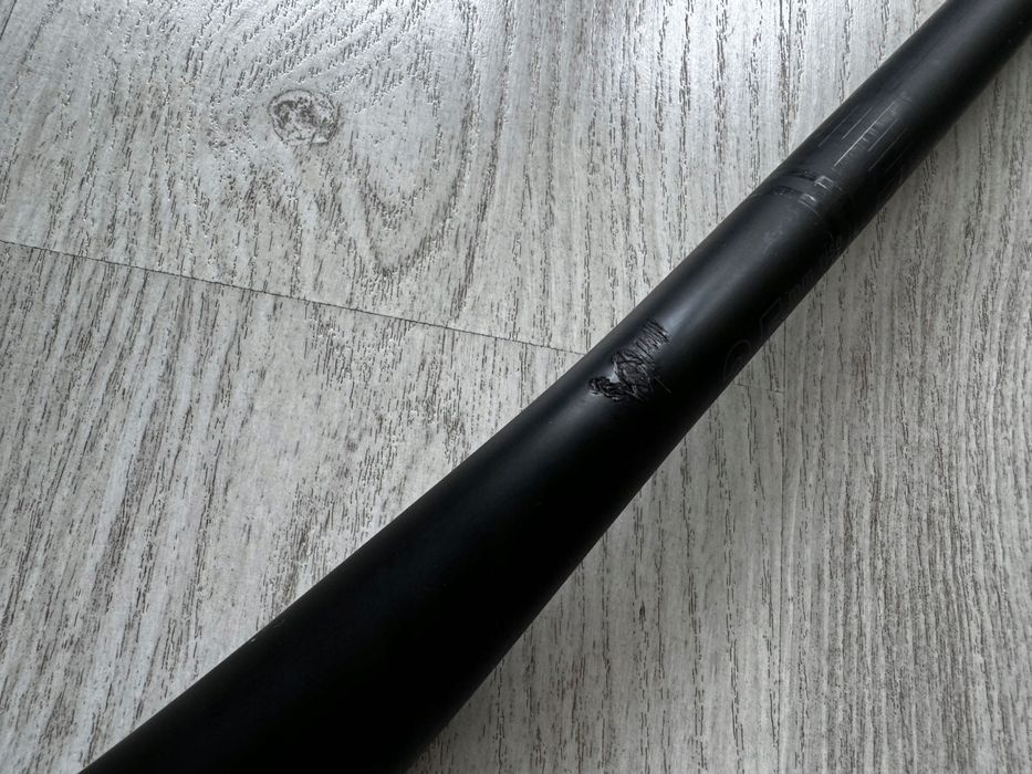 Kierownica Santa Cruz Riser Carbon Bars 780mm 35/35mm