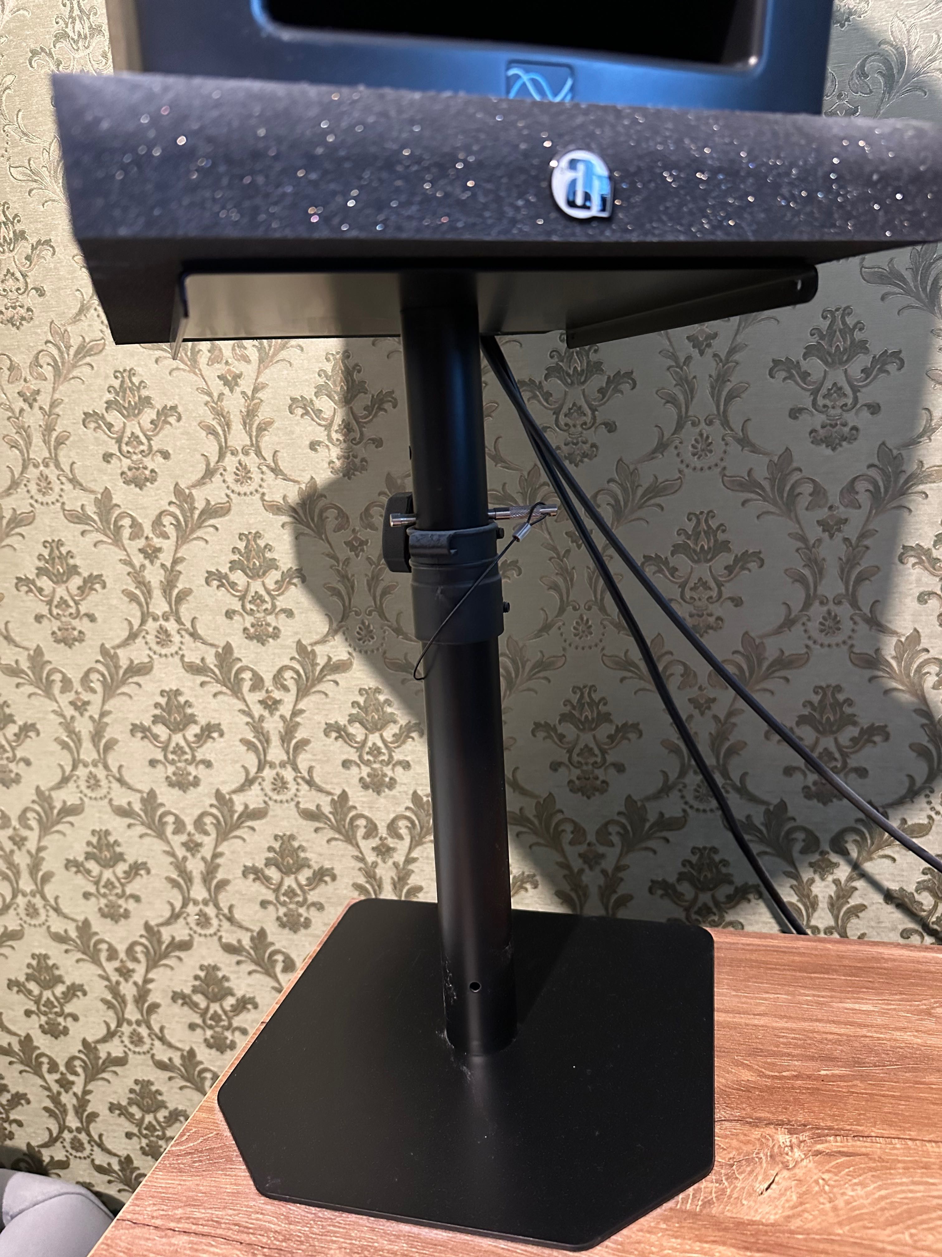 Monitory studyjne KaliAudio LP-6 + statyw + gąbka wygłuszającą + kable