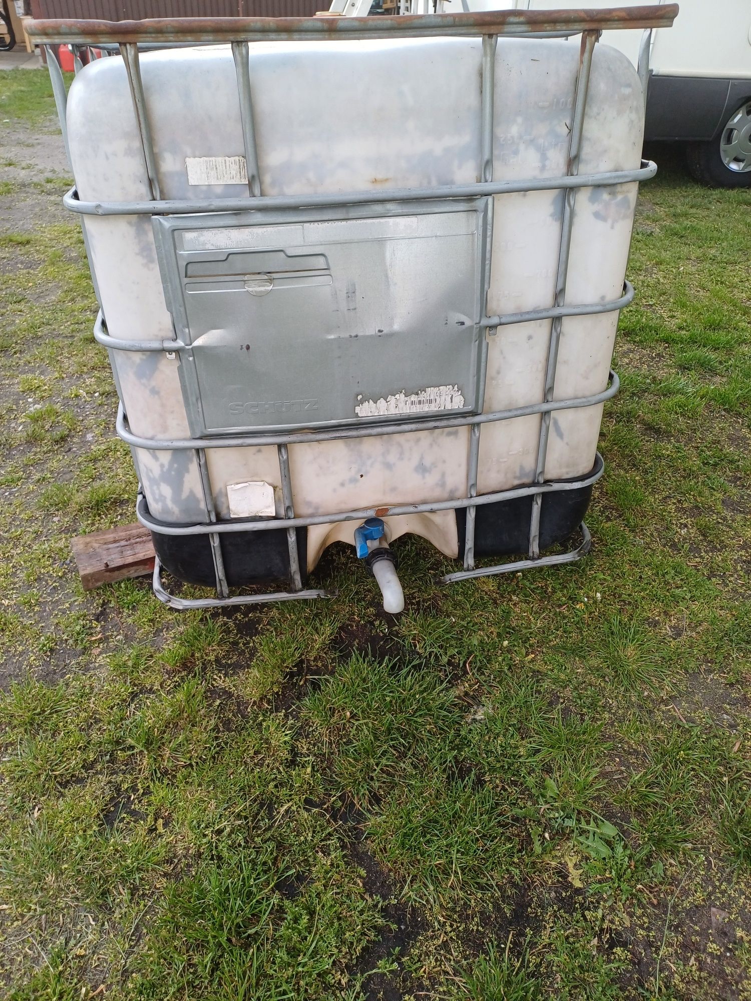 Zbiornik na deszczówkę na szambo pojemnik na wodę 1000l