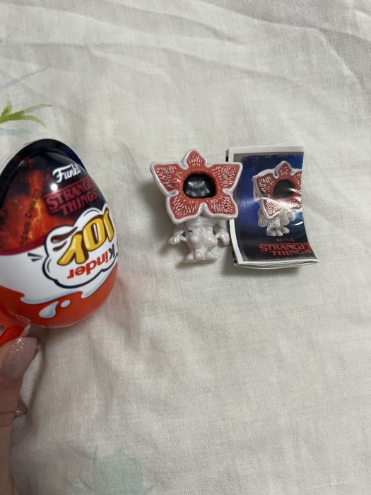 Демогоргон та Стів з Дивних Див з вивороту та звичайний з вкладками