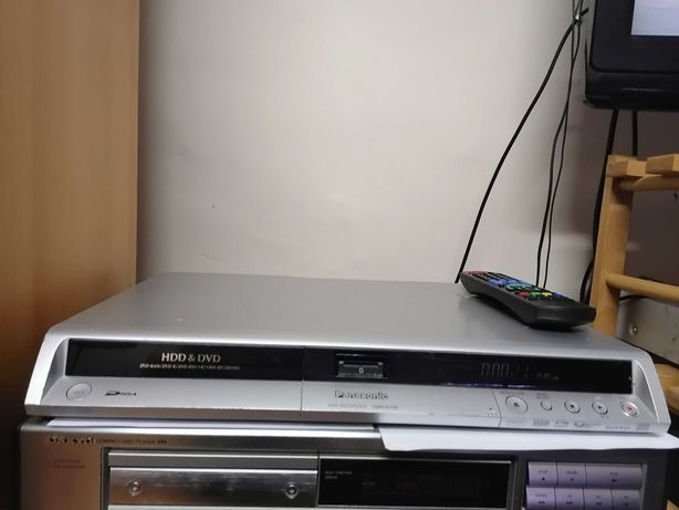 Zestaw Panasonic DMR-EH56 nagrywarka DVD z HDD i VHS Universum VR 7053