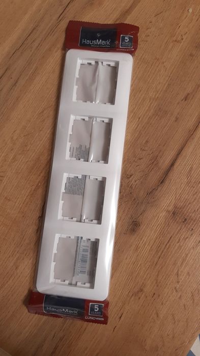 Рамка чотиримісна Hausmark Luno горизонтальна білий НОВА