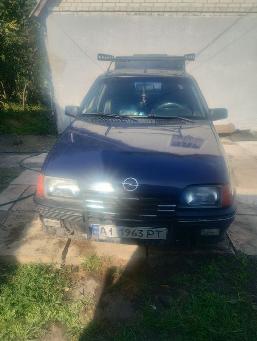 Опель кадет 1.3. бензин