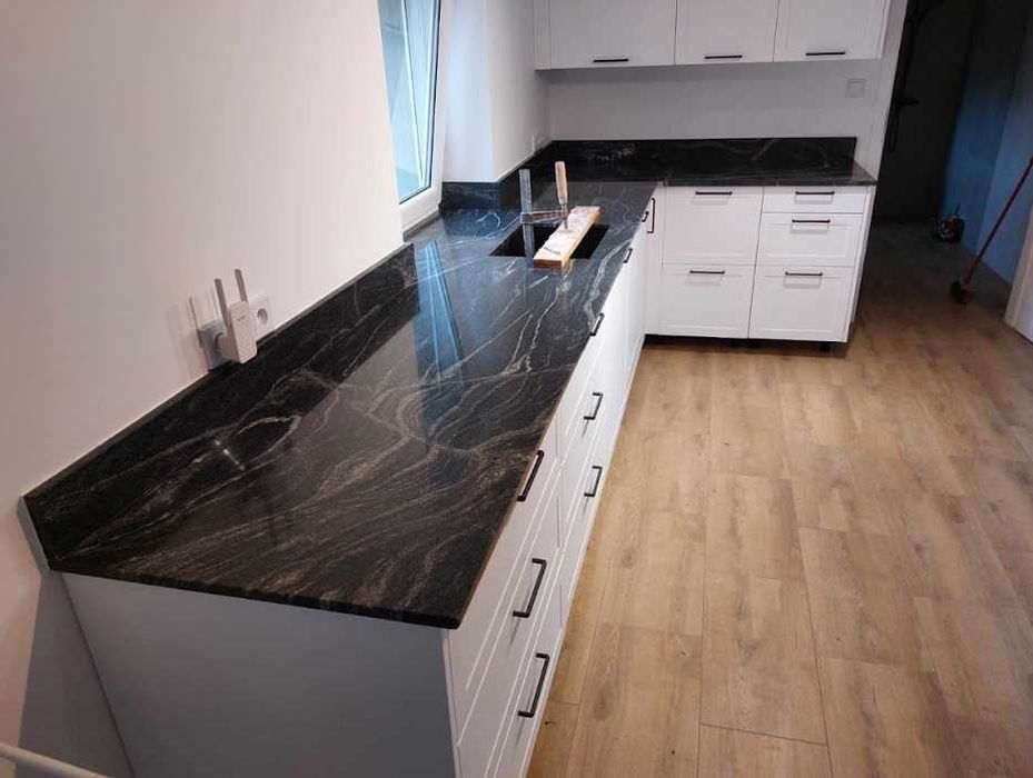 Blaty/parapety pod wymiar, granit, konglomeraty kwarcowe/granitowe