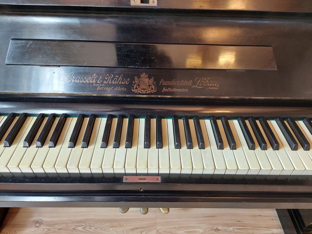 Pianino Crasselt & Rähse model M-120