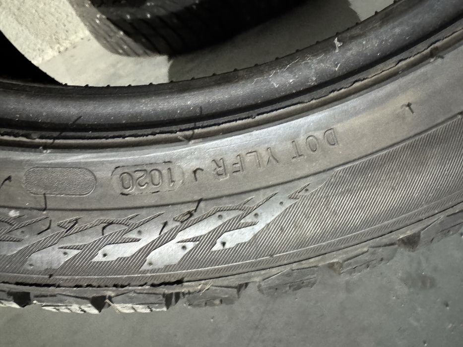 Nokian Hakkapeliitta 9 245/45 R18 стан нової