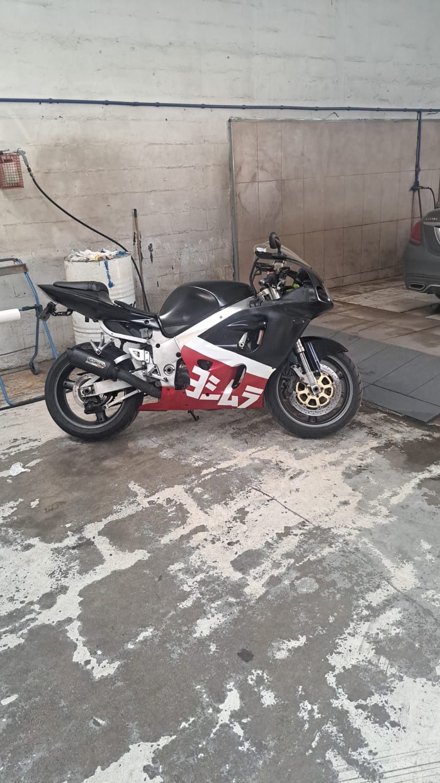 Suzuki Gsx-R 750
56,500 km +ou- isso
Moto encontra se em perfei