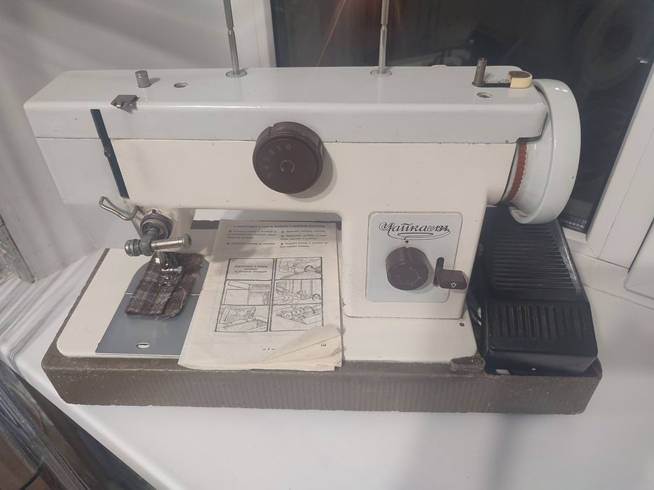 Продам швейную машинку чайка 134