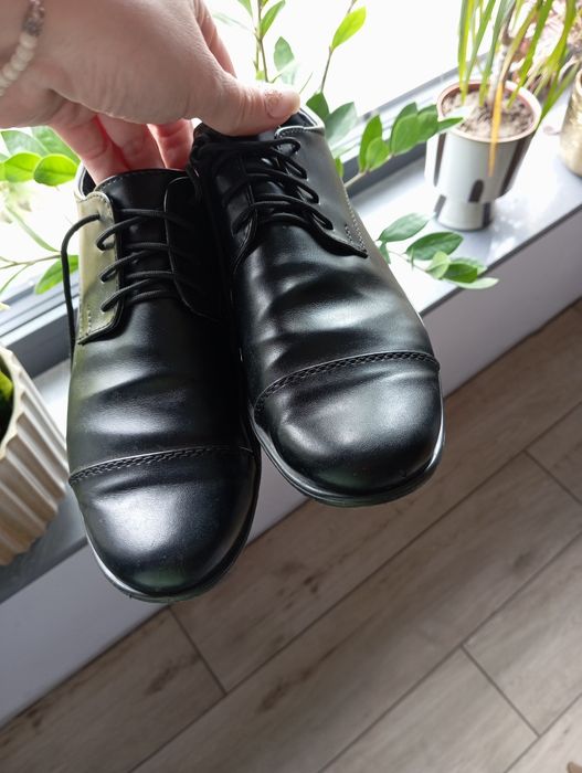 Pantofle buty komunijne 36 Gamabut