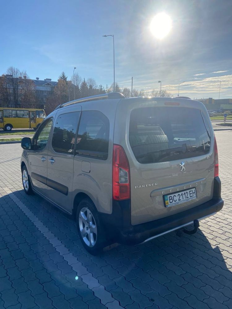 Peugeot partner tepee офіційне авто