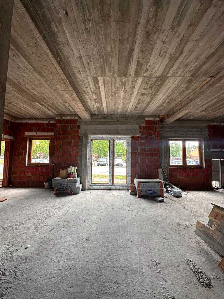 Lokal handlowo-usługowy 300 m² – centrum Janowa, nowy budynek