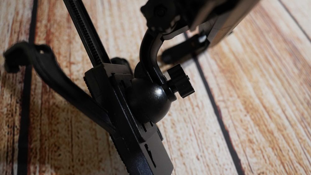 Samochodowy uchwyt ma tablet lub telefon