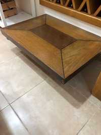 Vendo mesa de centro de sala e aparador com gaveta