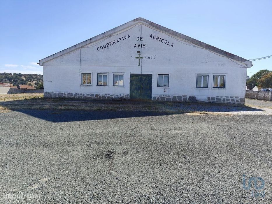 Loja / Estabelecimento Comercial em Avis de 579,00 m2