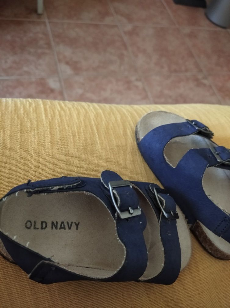 Sandálias tamanho 19 da Old Navy