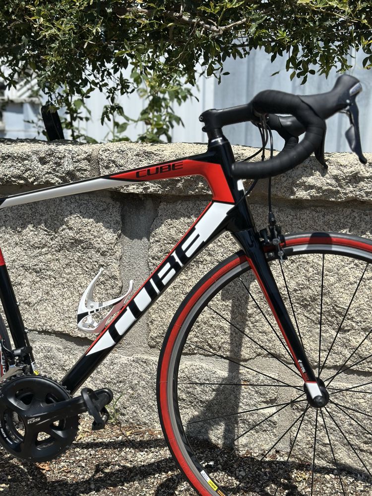 Bicicleta Cube Attain CMPT Carbono 56