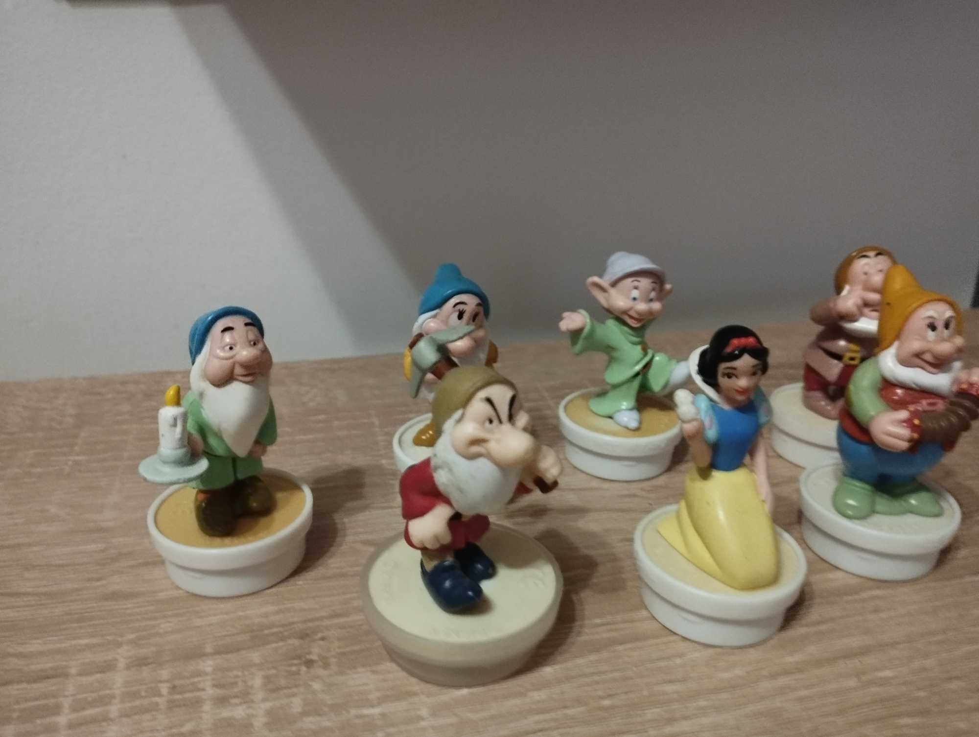 Figurki z bajki Królewna Śnieżka i siedmiu krasnoludków