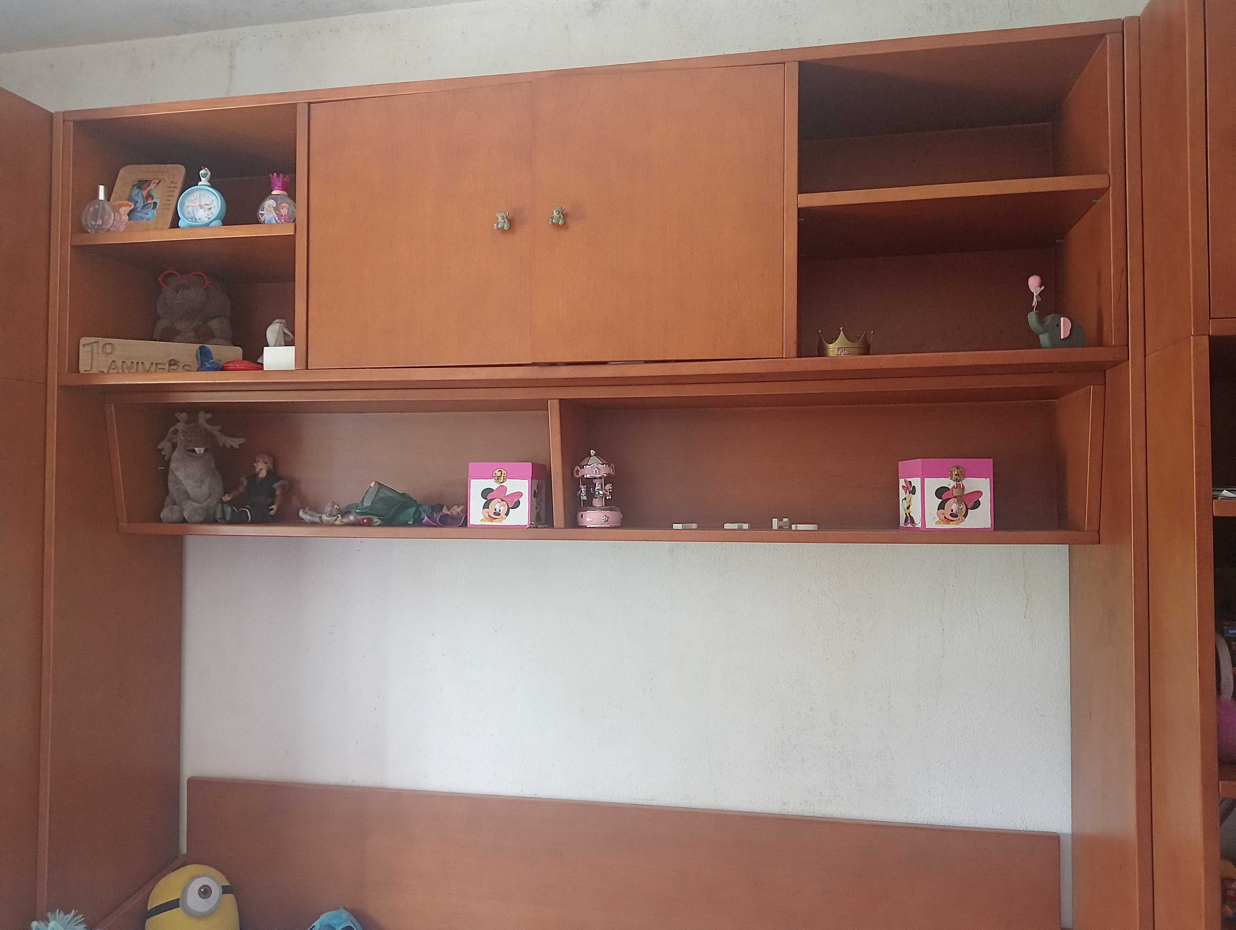 Quarto de criança com 2 camas