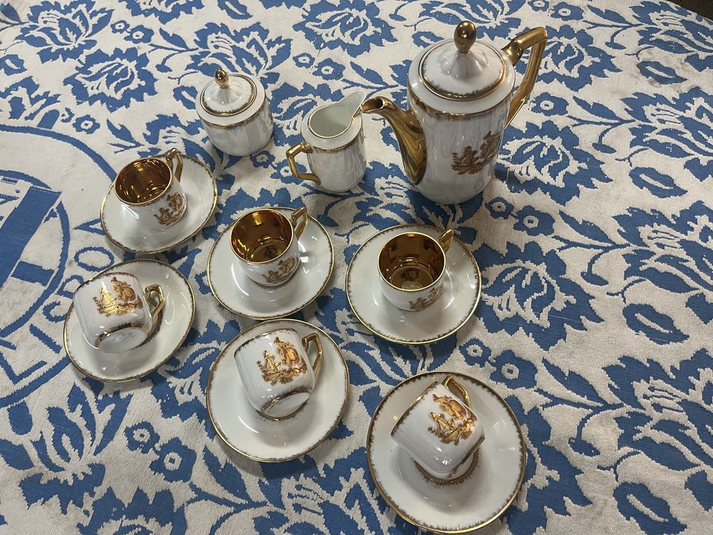 Raro é maravilhoso serviço de café em porcelana da S.P. Coimbra