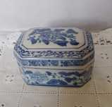 Caixa oitavada oriental