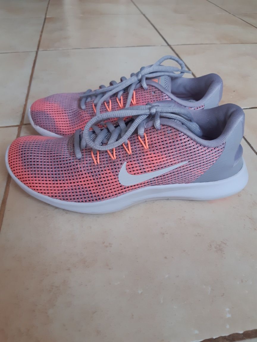 Nike flex rn 2018 37.5р 23.5см brooks 37.5р кросівки