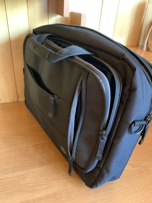 Сумка фірми”hp”чорна для ноутбука 15.6 дюймів роз. 41*30*8 см