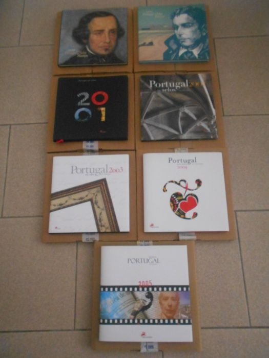 10 livros "Portugal em Selos" (1990 a 2005). Perfeitamente NOVOS.