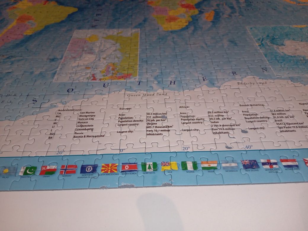Puzzle polityczna mapa świata  2000 szt.