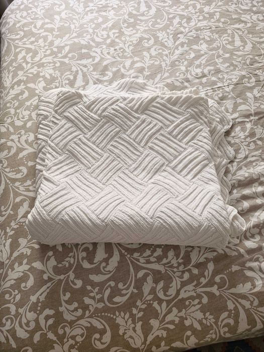 colcha bordada à mão 2x2m