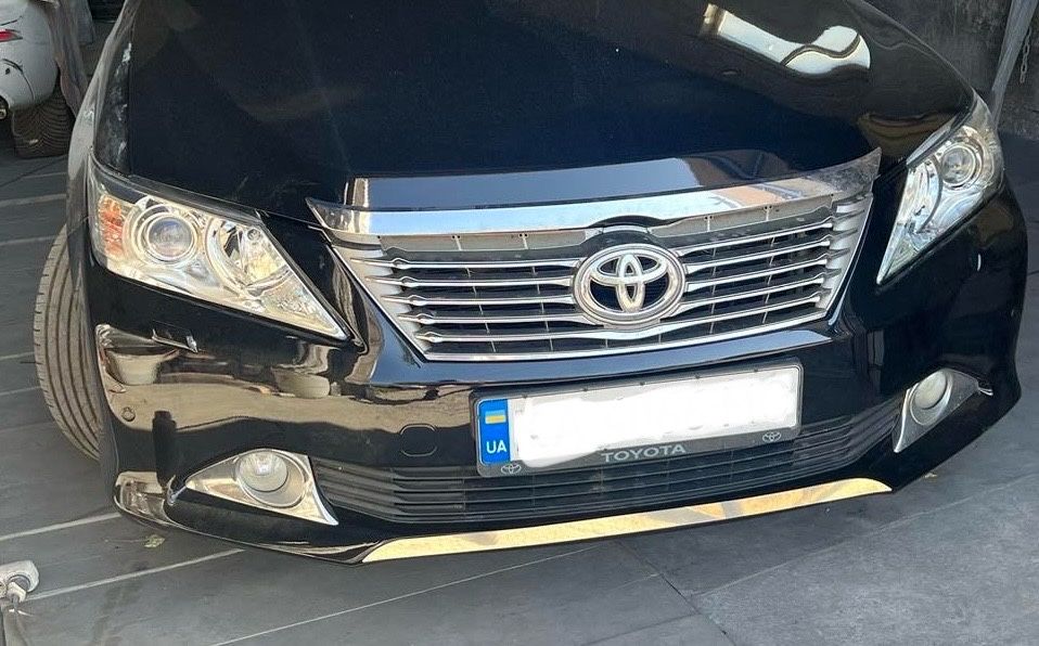 Накладка на передній бампер для Toyota Camry XV 50