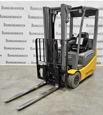 Wózek widłowy używany elektryczny Jungheinrich EFG215 przesuw boczny