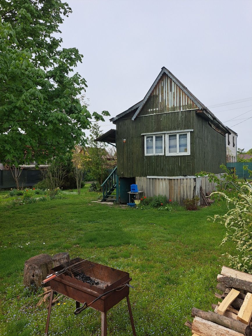 Участок 5 соток с летним домиком возле Десны, 15 км. от Киева.