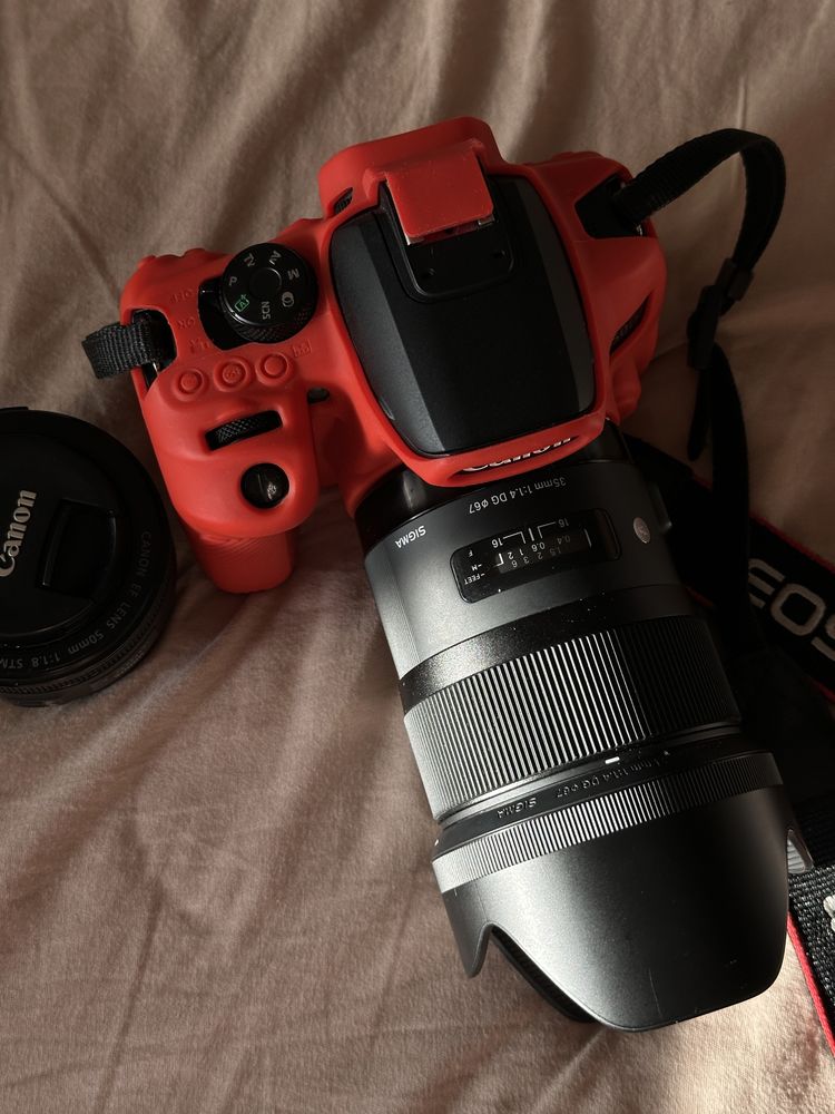 Професійний фотоапарат Canon 850D