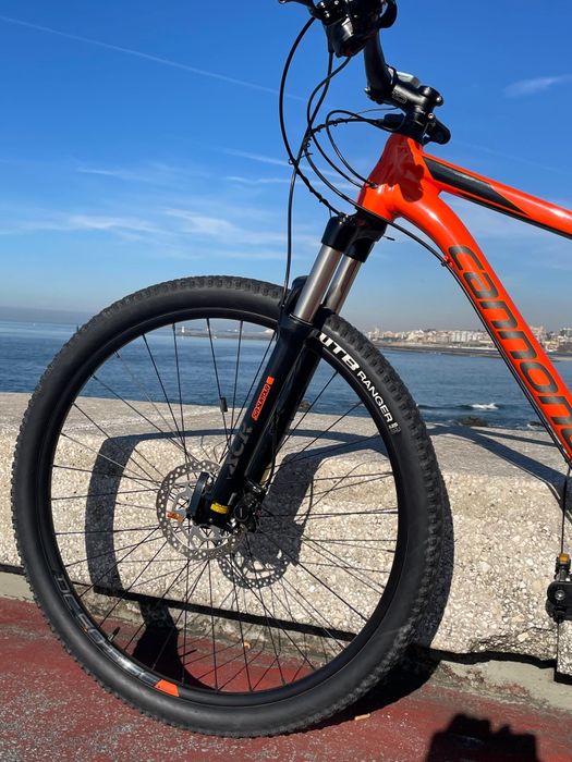 Cannondale TRAIL 5 Mountainbike. C/ Mudanças e travões Shimano. 
Como