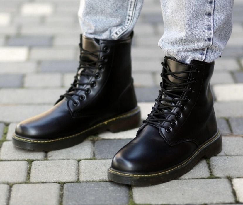 Зимові чоловічі ботинки в стилі Dr.Martens.