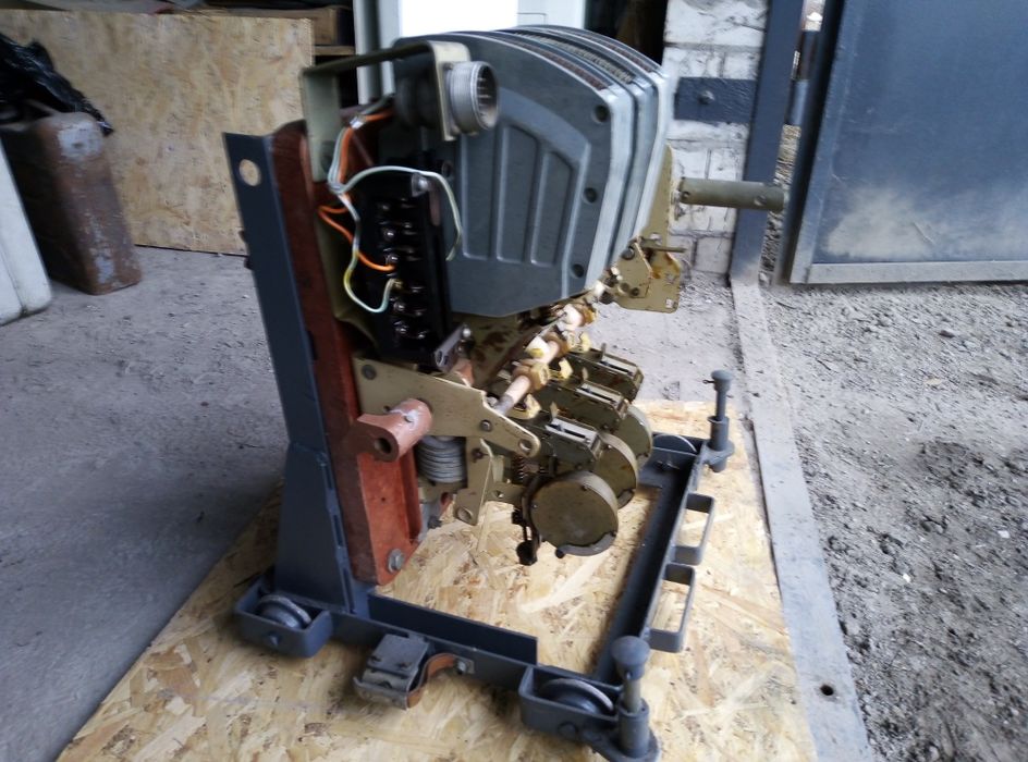 Продам контактор АВМ 4СВ-У3