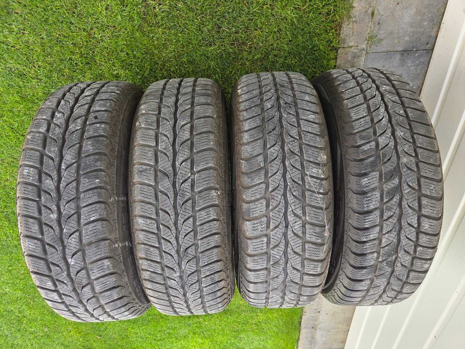 Felgi Stalowe Z Oponami zimowymi Uniroyal 195/65/R15" Citroen C4 4x108