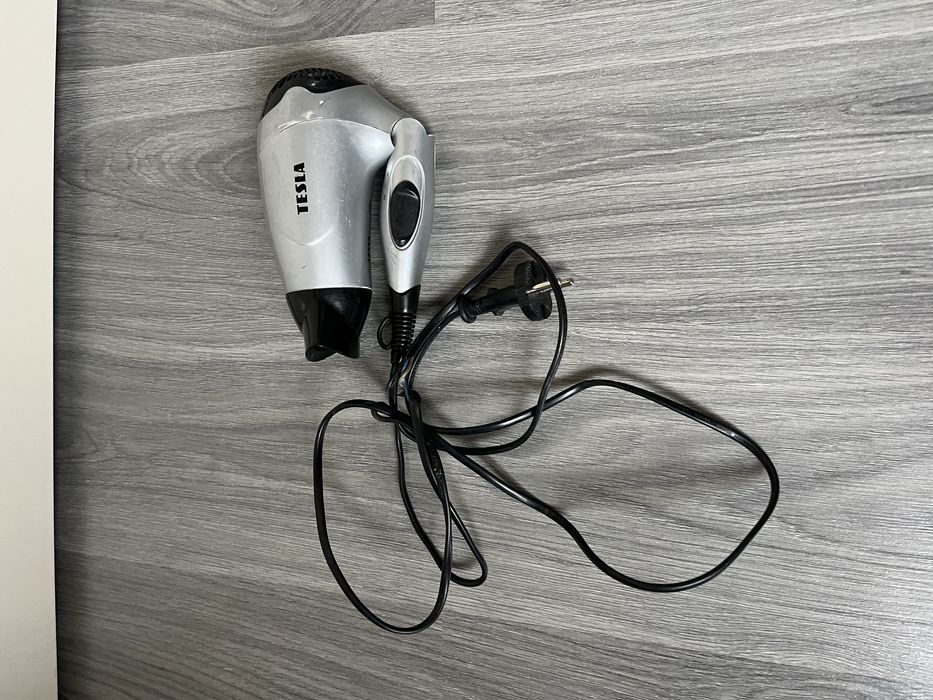 Невеличкий фен для волосся